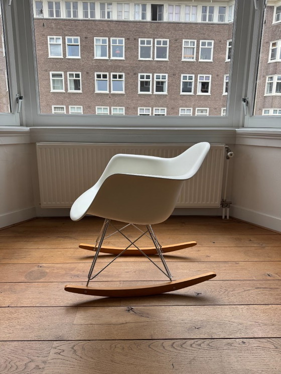 Image 1 of Mecedora Eames RE RAR