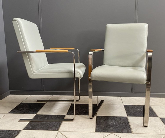 Sillas únicas de cromo y cuero gris, fabricadas bajo pedido en la década de 1980. – Sillas y sillones (photo 10 of 17)