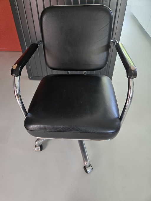 Sedia da ufficio di design in pelle