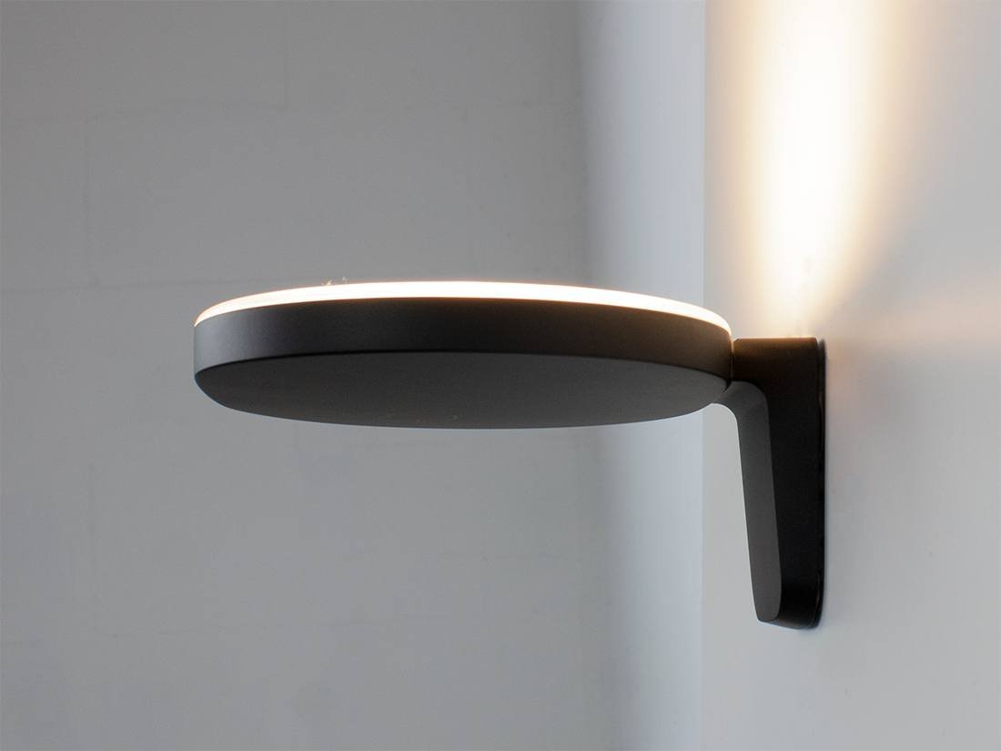 Flos Oplight LED Wall Lamp Design by Jasper Morrison | €235 | Whoppah