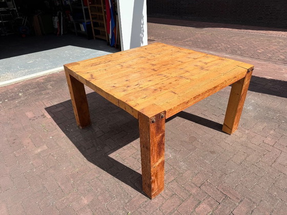 Image 1 of Robuuste Eettafel Van Historische Gebinten 140 X 140 Cm