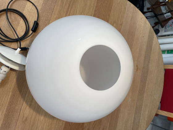 Image 1 of Große opalglasierte Tischlampe