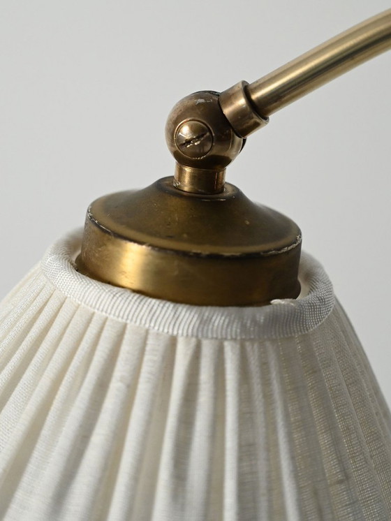 Image 1 of Lámpara de pie escandinava de latón con cuello curvo, años 50