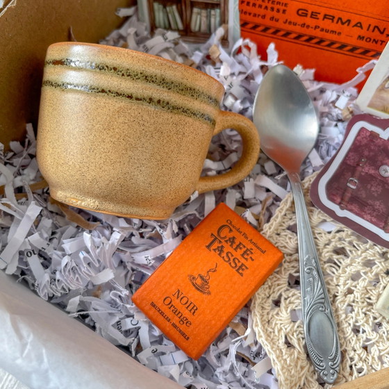 Mystery Box Jours d'École Vintage | Tasse Vintage, Carnet Brouillon Vintage, Serviette Brodé & Carte (photo 4 of 12)