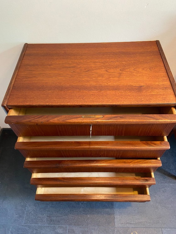 Image 1 of Vintage Deense ladekast in teak met 5 laden