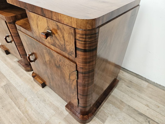 Image 1 of Mesitas de noche Art Déco lineales y geométricas en nogal