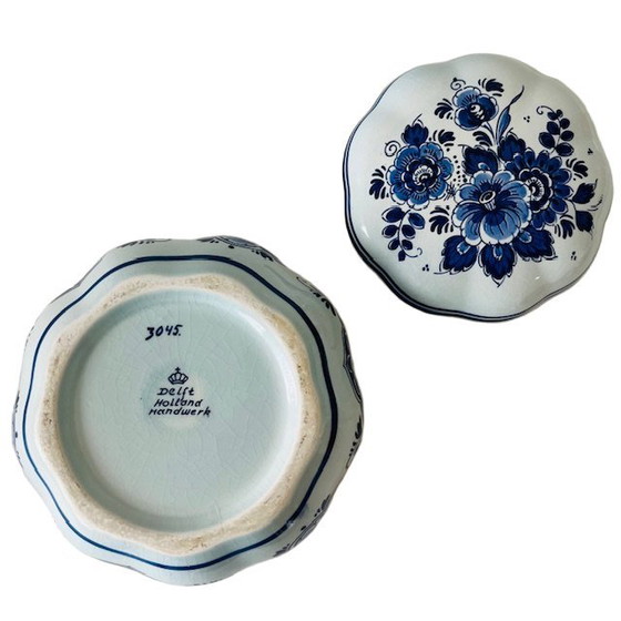 Image 1 of Vintage Delft blue bonbonnière jewelry box Royal Delft 1950s