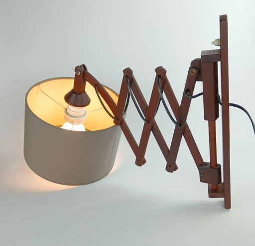 Midcentury modern accordion lamp in solid teak, 1960