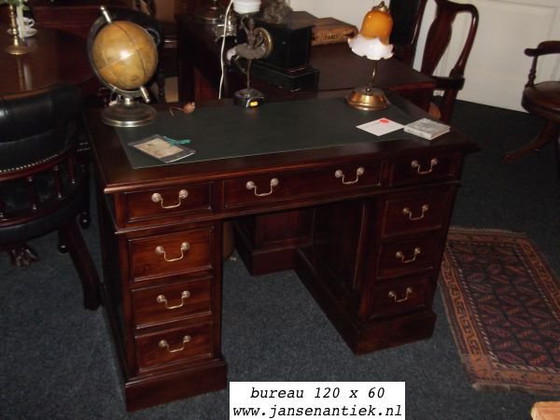 Image 1 of La scrivania angolare 220x220 si abbina perfettamente al mogano noce teak