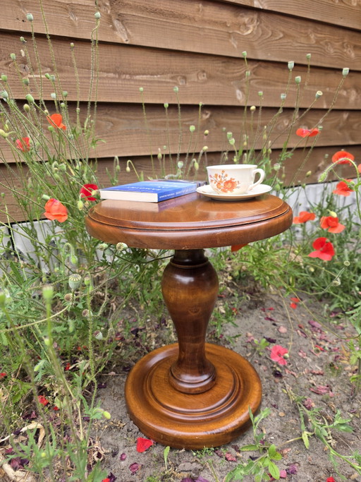 Eleganter Vintage-Beistelltisch aus Massivholz