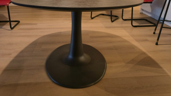 Image 1 of Leolux Columna dining table, spherical oval, 165 x 110, ceramic top