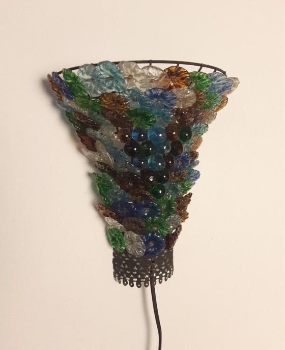 Image 1 of Set van 2 wandlampen met gekleurde glazen bloemen en kralen, vintage wandlampje , set glazen wandlampen