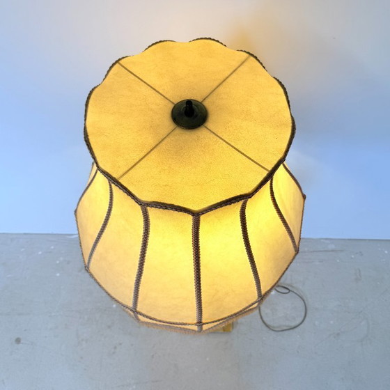Image 1 of Lampadaire vintage avec structure en laiton et socle en onyx
