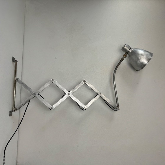Image 1 of ALTE GROSSE LAMPE INDUSTRIELLE AKKORDEON-WANDLEUCHTE