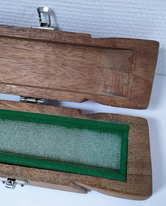 Image 1 of boîte bois queue billard sculpturale