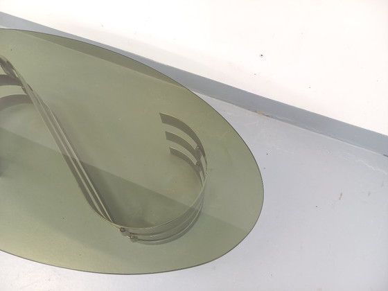 Image 1 of Vintage ovale salontafel van rookglas en verchroomd metaal uit de jaren 70.