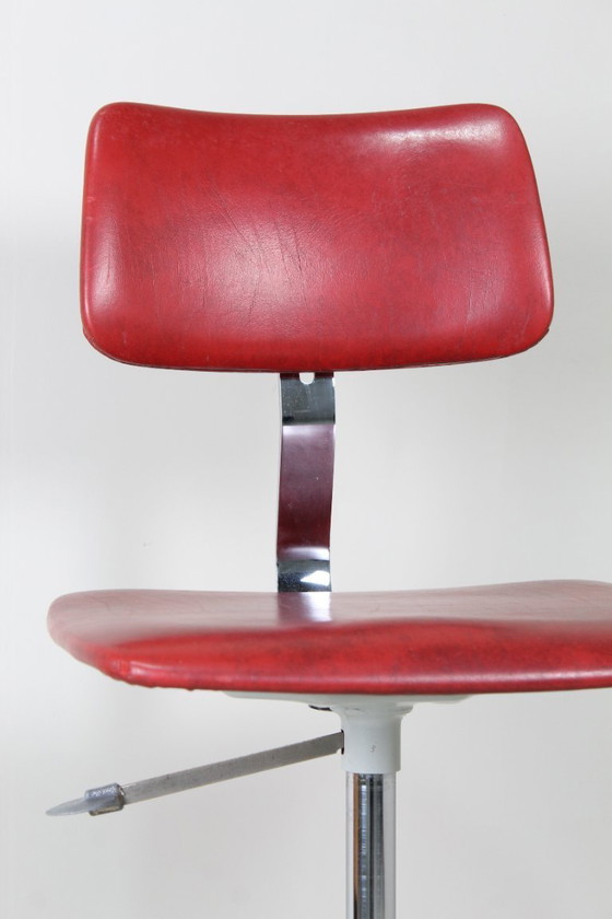 Image 1 of Red industrial vintage office chair