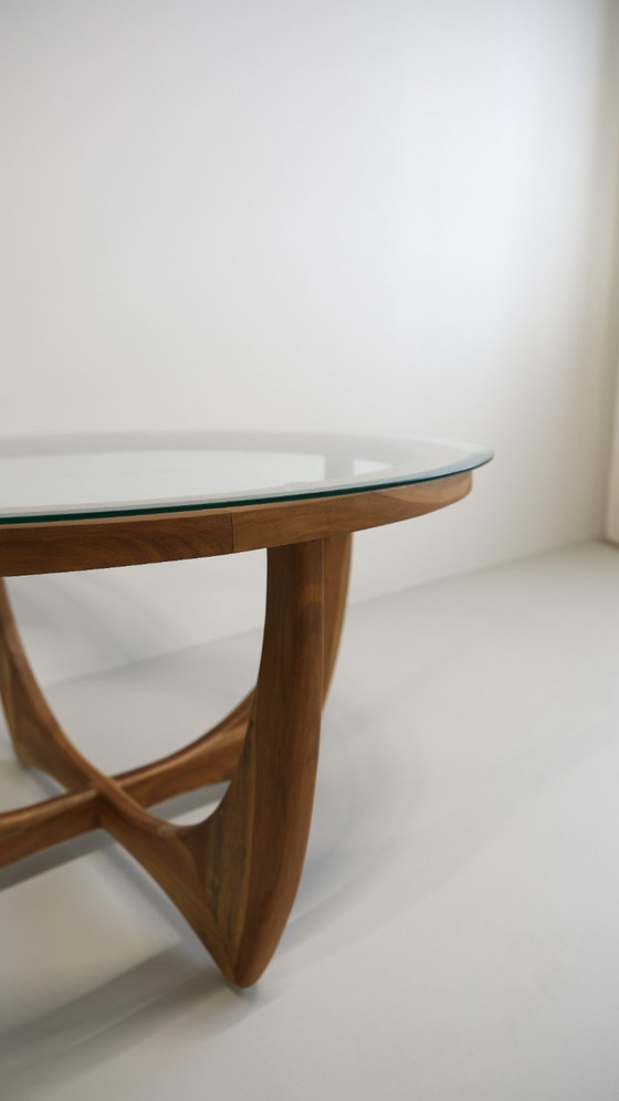 Image 1 of Handgefertigter Esstisch aus massivem Teakholz mit Glasplatte