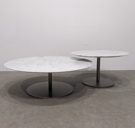 Twee marmeren salontafels van Mareli