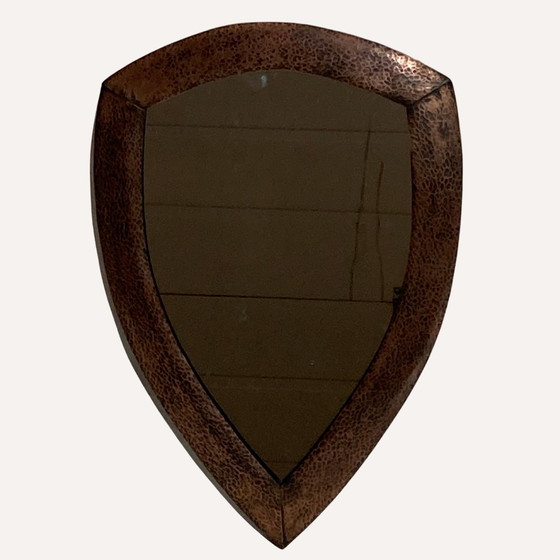 Image 1 of Miroir triangulaire en cuivre martelé, 1920S