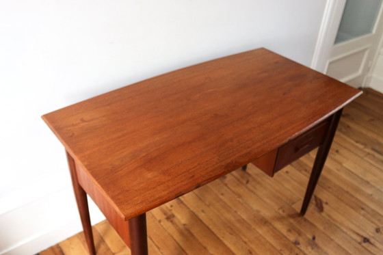 Image 1 of Klein vintage Scandinavisch teakhouten bureau uit de jaren 60.
