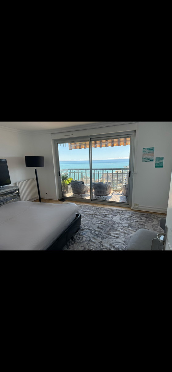 Image 1 of Lampada da terra di design di alta gamma, nera – Design di lusso italiano