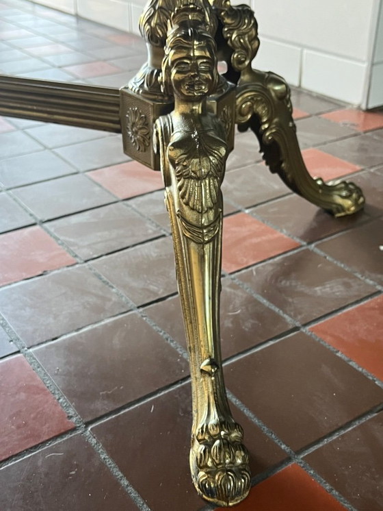 Image 1 of Ancienne table basse en marbre Pieds en cuivre Vintage Onyx