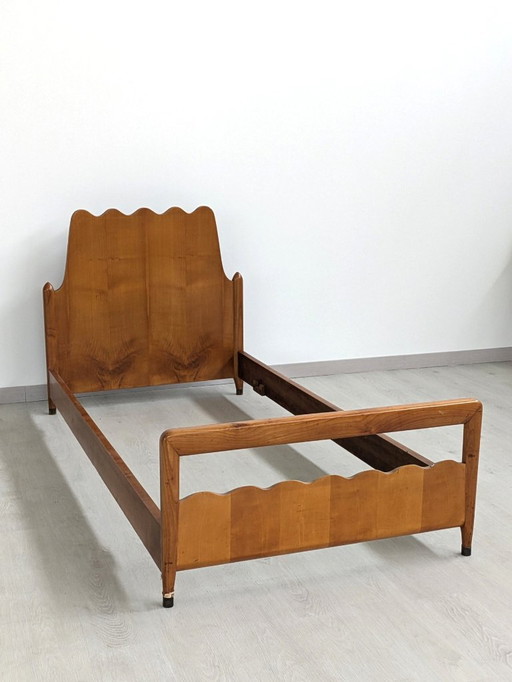 Lit - Bois - avec une finition légèrement brillante, dans le style de Gio Ponti