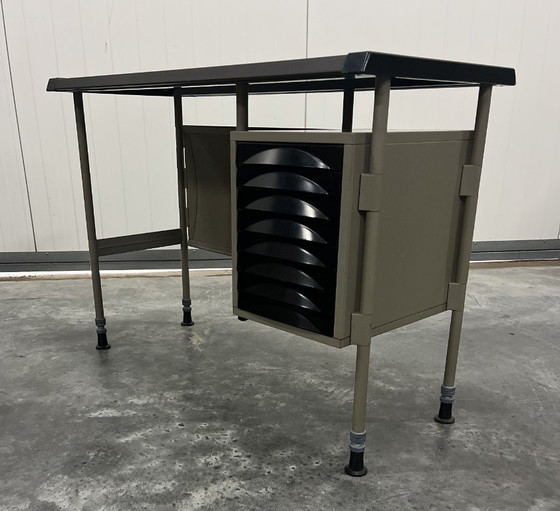 Image 1 of Scrivania Olivetti Spazio con cassettiera