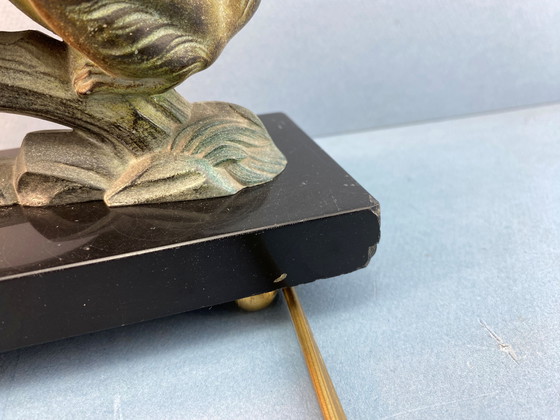 Image 1 of Art Deco Tafellamp | Vintage Marmeren Lamp Met Eekhoorns | Antieke Franse Beeldlamp | 1920s Dierenlamp
