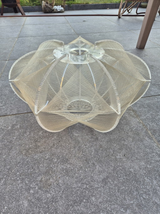 Lustre design par Paul Secon Sompex, diamètre 45 cm.
