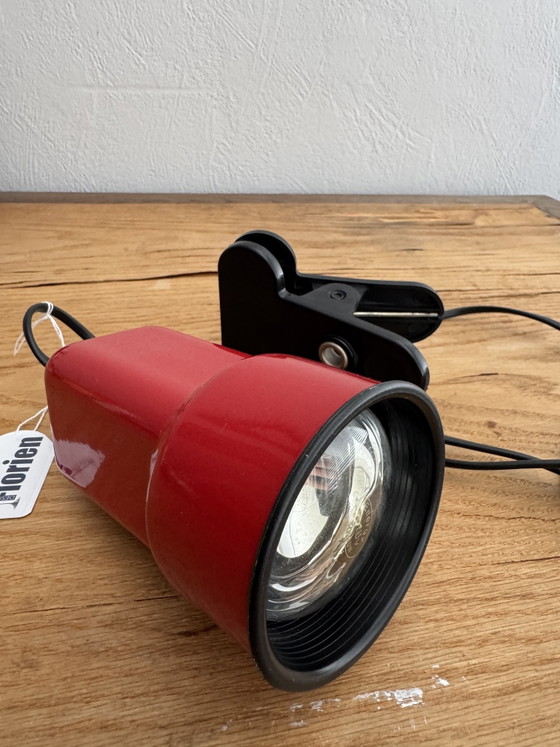 Image 1 of Faro vintage a morsetto rosso fuoco