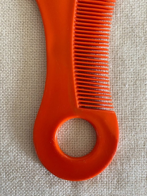 Vintage Jäneke Foot-Shaped Orange Comb, Italy, 1960s–1970s – Decorative Objects, Plastic (photo 7 of 7)