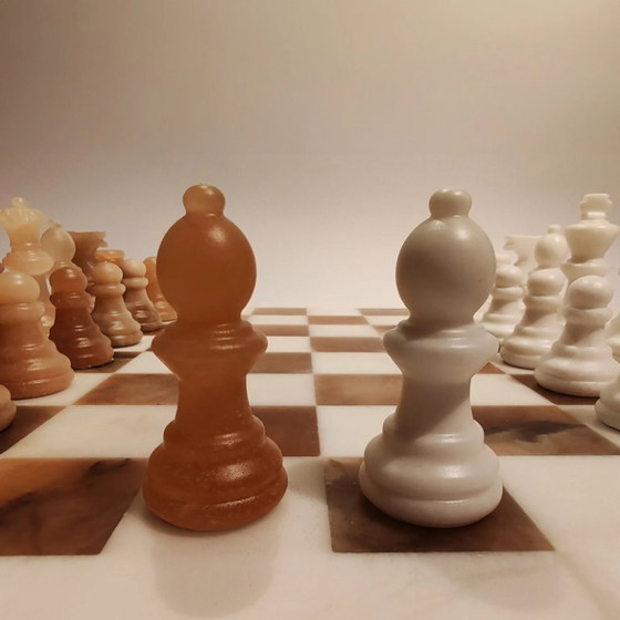 Image 1 of Jeu d'échecs de luxe vintage des années 1970 en albâtre italien sculpté à la main de Volterra - blanc et agate naturelle (brune)