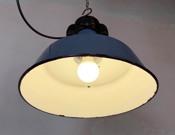 Industrial Blue Enamel Factory Lamp with Cast Iron Top, 1960s, Pendant lamps (photo 11 of 17)