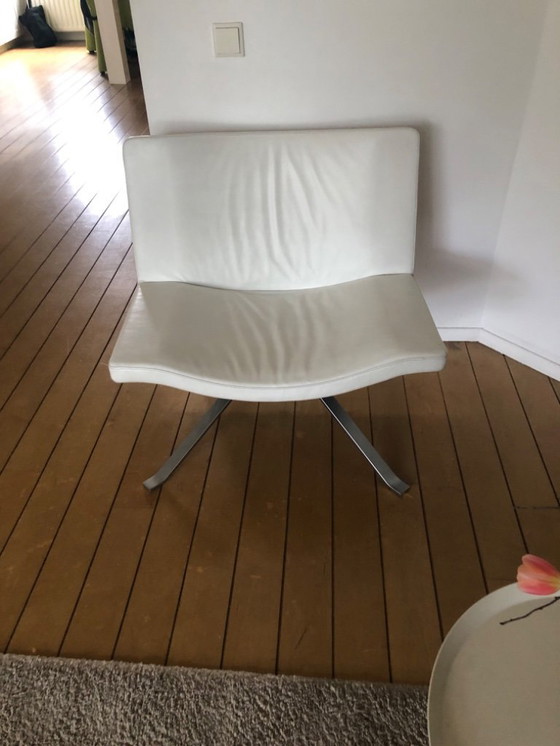 Image 1 of Witte Lederen Draaistoel