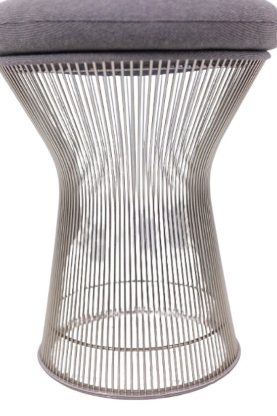 Image 1 of Warren Platner voor Knoll. Ronde kruk, metalen onderstel. Circa 1970.