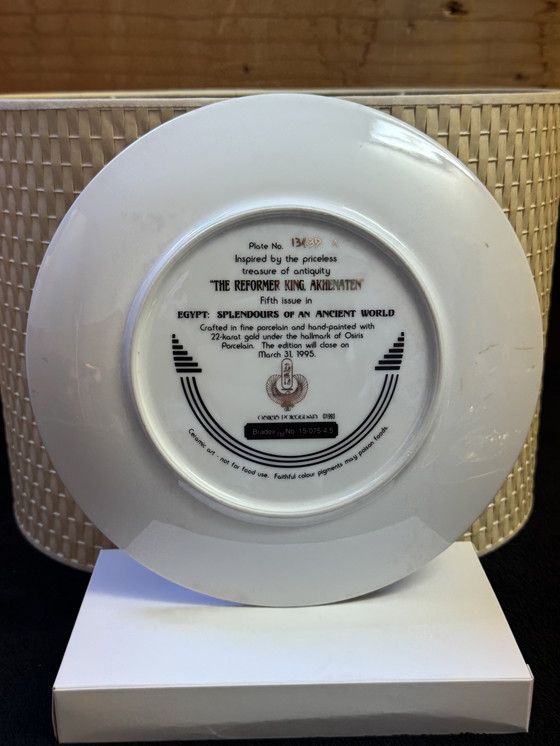 Image 1 of 𓂀 “Egypt: Splendors of an Ancient World” | 3D collector plates in 22-karat gold | Osiris Porcelain | Mint condition