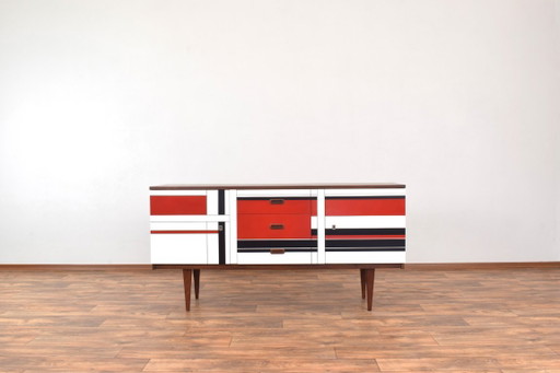 Mid-Century Notenhouten Dressoir met handgeschilderd patroon, jaren 60.