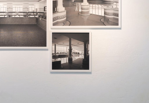 Piscina vuota — fotografia in bianco e nero incorniciata 40x40 cm