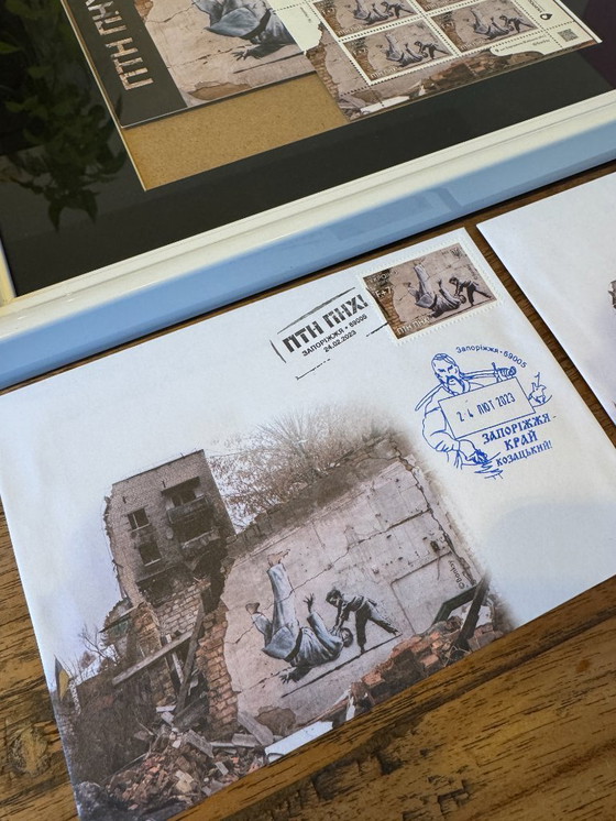 Image 1 of Banksy - Banksy (1974) - FCK PTN! ingelijst - Complete set