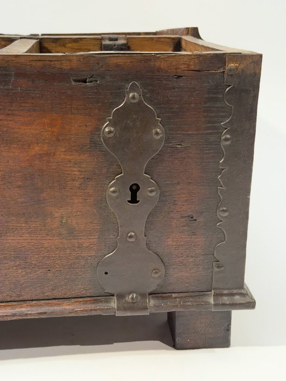 Image 1 of Cassapanca portavalori del XVIII secolo, circa 1750