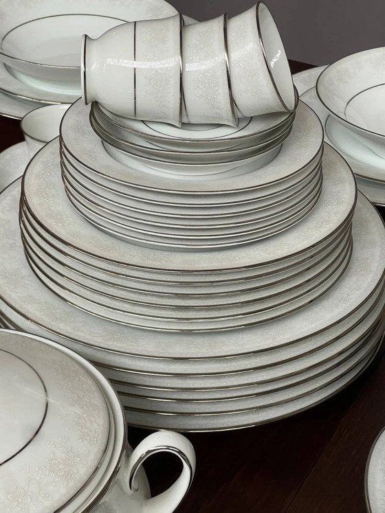 Servizio da tavola in porcellana Noritake, 114 pezzi. – Stoviglie, Porcelain (photo 3 of 10)