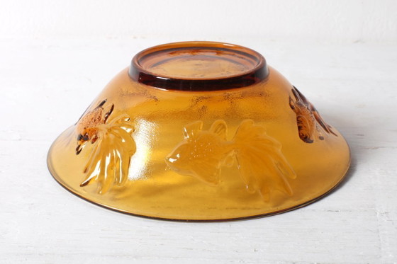 Image 1 of Ciotola vintage in vetro ambrato con motivo a pesci in rilievo / Repubblica Ceca / Anni '80