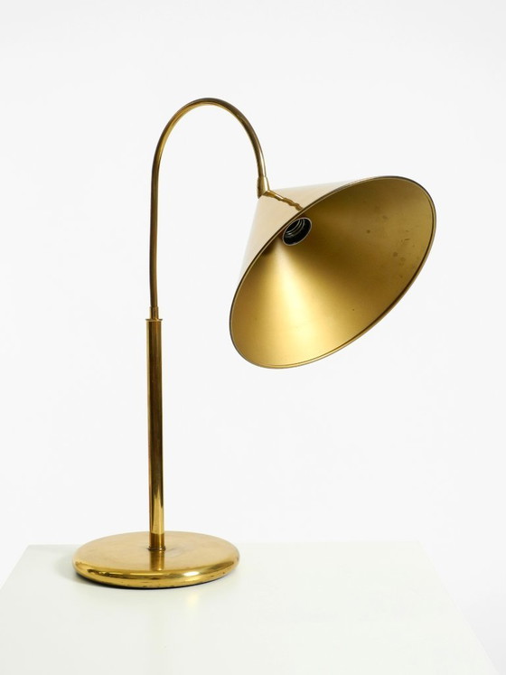 Bella, grande, originale lampada da tavolo in ottone con paralume conico, Mid-Century Modern (photo 8 of 20)