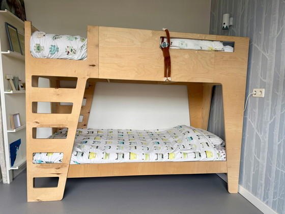 Image 1 of Letto a castello con design totemico