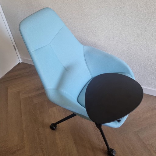 Fauteuil lounge Wilkhahn Yonda 322/44. Conception des diplômés de Neunzig