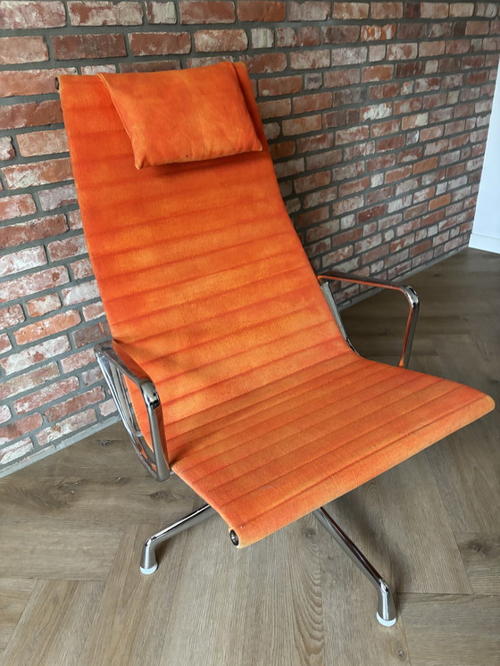 Image 1 of Herman Miller Eames EA 124 Lounge Chair - Arancione, Cromato