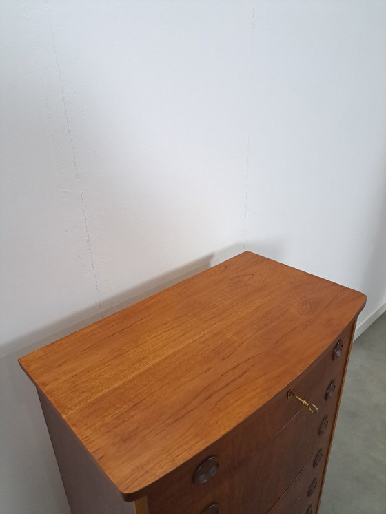 Image 1 of Cassettiera curva danese con 7 cassetti e maniglie rotonde