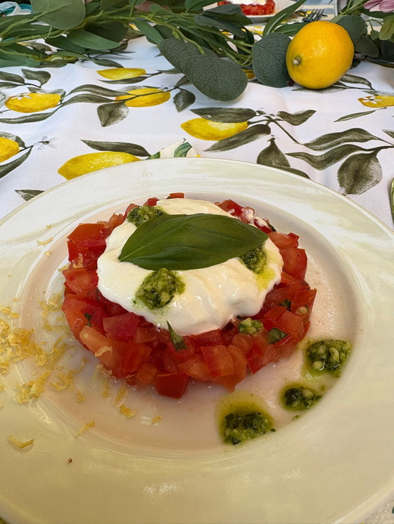 Image 1 of Tavolo in cromo con piano in vetro lattimo